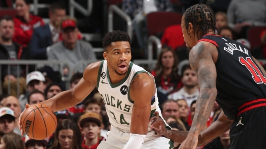 «Μυθική» εμφάνιση Αντετοκούνμπο στην ήττα των Μπακς από τους Μπουλς! (video)