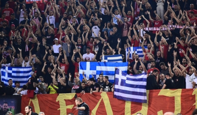 Οπαδοί του Ολυμπιακού επισκέφθηκαν την προπόνηση: Η στήριξη στους παίκτες και η πίστη στην ομάδα του Μπαρτζώκα!