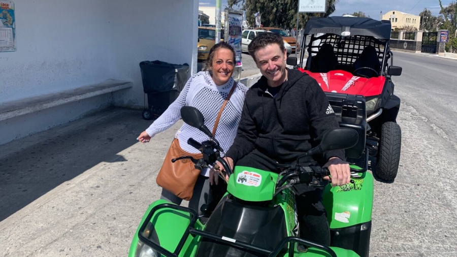 Ο Ρικ Πιτίνο λατρεύει τις διακοπές στην Ελλάδα και αυτό... βγαίνει προς τα έξω! (video)