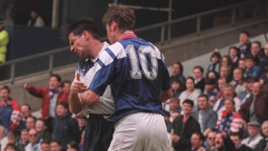 H «κουτουλιά» που έστειλε φυλακή τον Ντάνκαν Φέργκιουσον δεν τιμωρήθηκε καν με κάρτα (video)