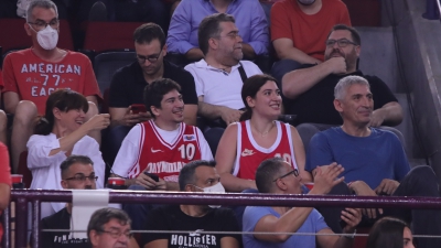 Σύσσωμη η οικογένεια Φασούλα στο πλευρό του Ολυμπιακού!