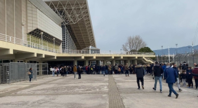 Απίστευτη ταλαιπωρία στο ΟΑΚΑ, ανοργανωσιά και ατέλειωτες ουρές στις εισόδους για τον Τσιτσιπά