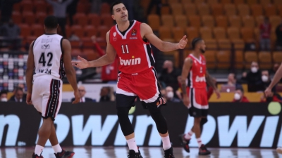 Ολυμπιακός - Αρμάνι 67-58: «Κλείδωσε»  την οχτάδα με σούπερ Μακ... Σλούκα ! (video)