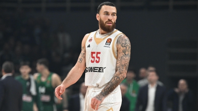 Μάικ Τζέιμς: «Μας κλώτσησαν στον κ@λο»