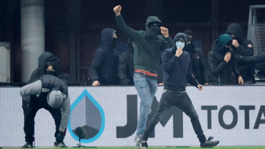 Άλκμααρ - Ναϊμέγκεν: «Ντου» οπαδών σε παιχνίδι κεκλεισμένων των θυρών! (video)