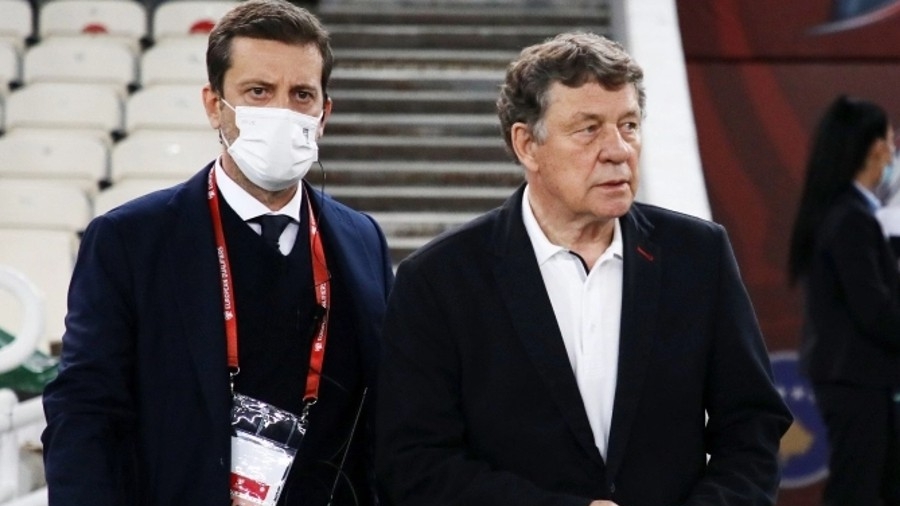 Ότο Ρεχάγκελ: Τραγουδάει «Happy Birthday» στην Ελλάδα για την κατάκτηση του Euro 2004! (video)