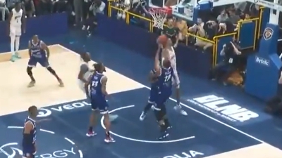 Φοβερό! Ο Μούντι του 1μ.78 τάπωσε στα ίσια τον Ουεμπανιάμα των 2μ.20 (video)