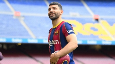 Καλοπερνάει στη Μύκονο ο Αγουέρο!