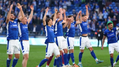 Μεγάλη επιστροφή της Σάλκε στην Bundesliga! (video)