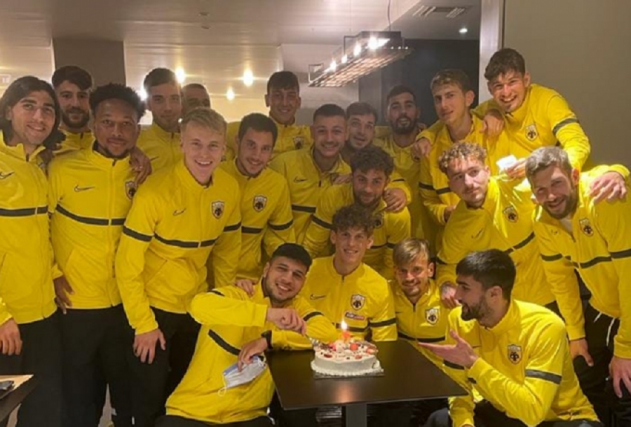 ΑΕΚ Β': Η τούρτα... έκπληξη στον Χρήστο Γιούση από τους συμπαίκτες του