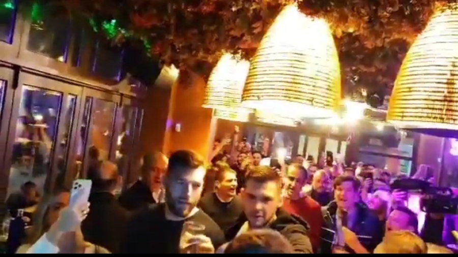 Final-8, Ολυμπιακός: Το «ερυθρόλευκο» γλέντι και ο Σάσα σε ρόλο.... Σάκη Ρουβά! (vid)