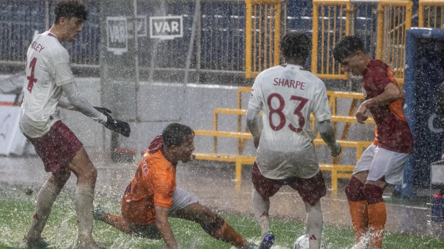 Η UEFA εξετάζει την έδρα της Γαλατασαράι, 2,5 ώρες πριν τη σέντρα με τη Γιουνάιτεντ! (video)