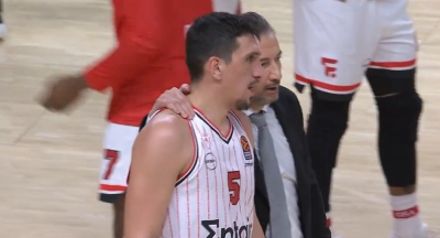 Ο Μπάνκι παρηγόρησε τον Λαρεντζάκη στο τέλος του ματς! (video)