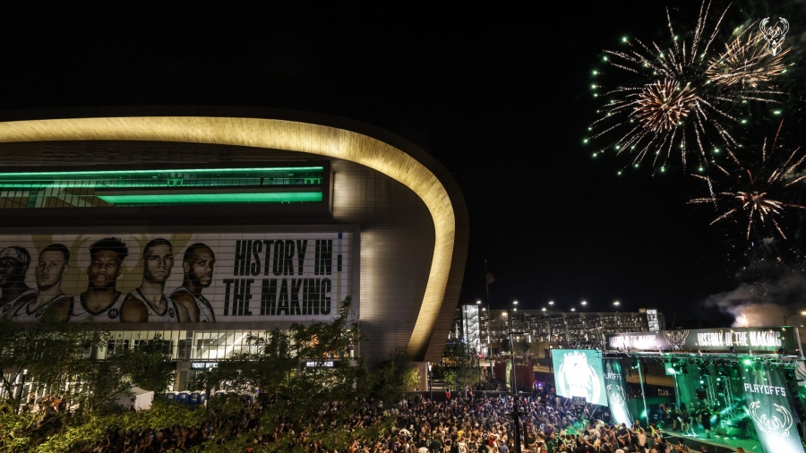 Milwaukee Bucks: Ξέφρενοι πανηγυρισμοί στην πόλη, χαμός στα αποδυτήρια