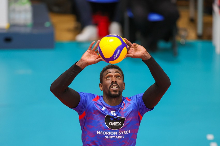 Καρέ ανανεώσεων στον Φοίνικα Σύρου