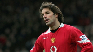 Φαν Νίστελροϊ: Η PSV, το πρόβλημα με το γόνατο και πώς ο Σερ Άλεξ «έσωσε» την μεταγραφή του στην Μάντσεστερ Γιουνάιτεντ! (video)