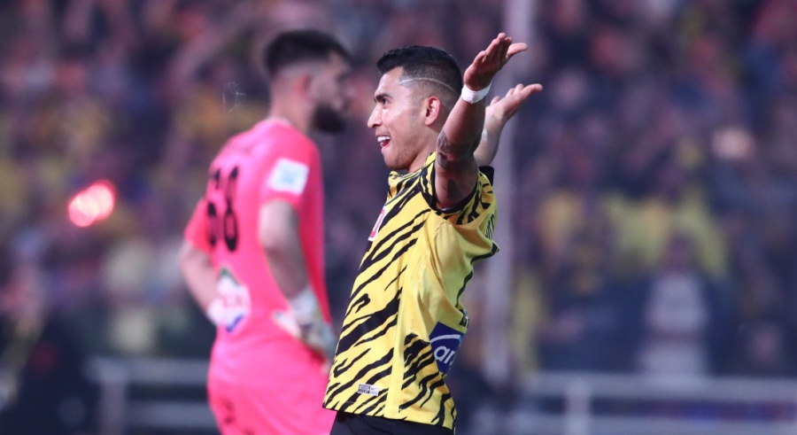 Οι γρήγορες ερωτήσεις στον Ορμπελίν Πινέδα και το... άγνωστο ποδοσφαιρικό του μέλλον (video)