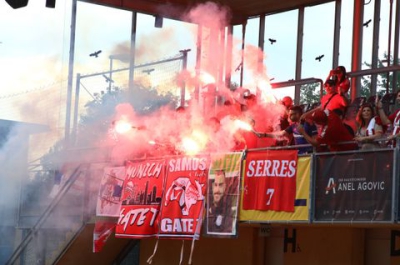 Συνθήματα κατά του Σλούκα από οπαδούς, στο φιλικό του Ολυμπιακού