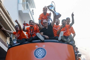 Πριμ δικαίωσης για όλους: «Είναι τρελός ο πρόεδρος!» - Ο Μπούσης... τα σκάει για την κατάκτηση του Κυπέλλου!