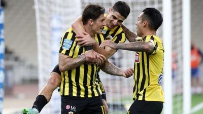 ΑΕΚ: Με Τσούμπερ και Αραούχο στο ντέρμπι με τον Ολυμπιακό