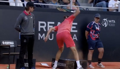 Τσιτσιπάς εκτός… εαυτού: Έσπασε τη ρακέτα του, αφού δέχθηκε break! (video)