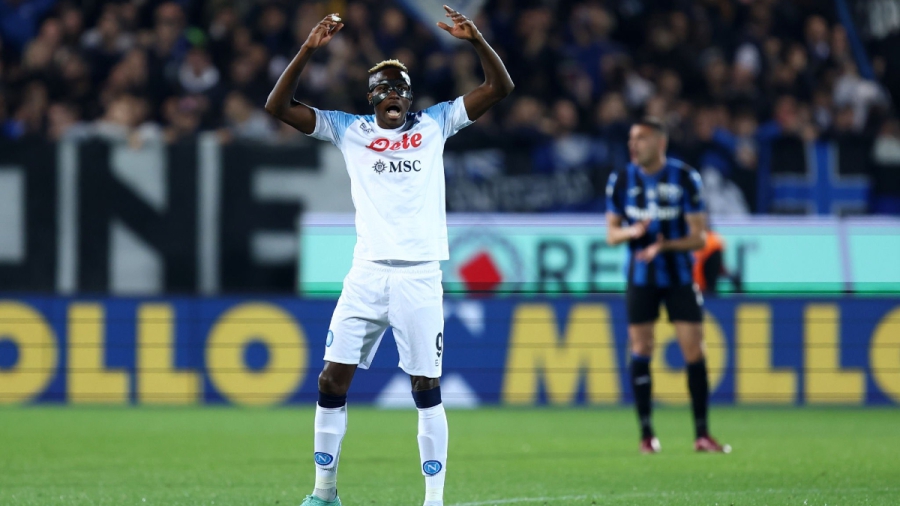 Βίκτορ Οσιμέν: Έγινε ο κορυφαίος Νιγηριανός σκόρερ στη Serie A και πλέον κυνηγά τον Γουεά! (video)