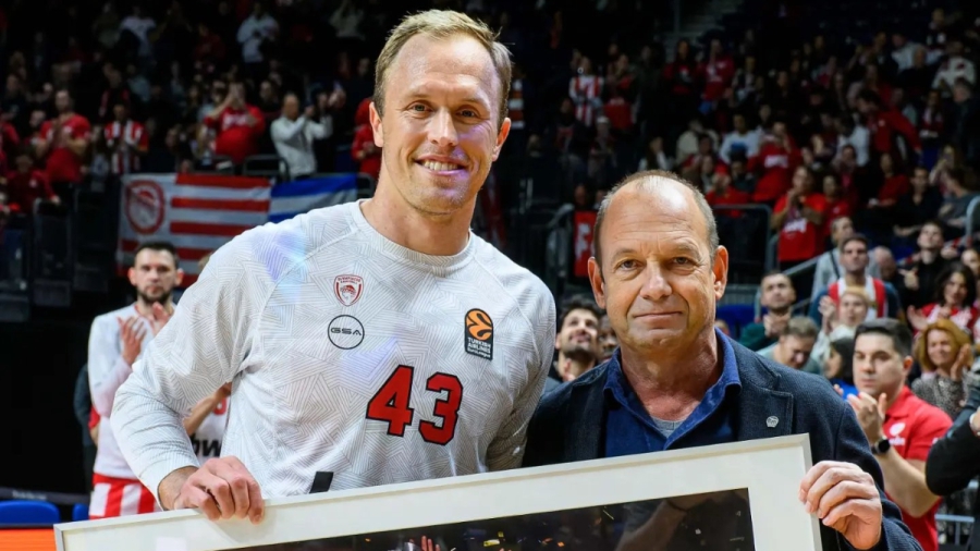 Υποδοχή… ήρωα για τον Σίκμα στο Βερολίνο! (video)