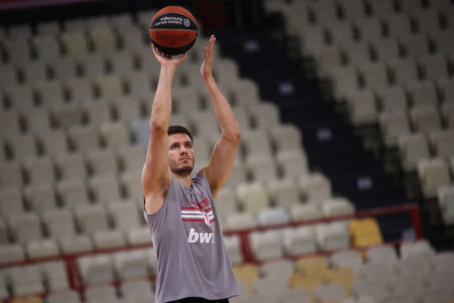 Ολυμπιακός: Ανακούφιση με Πετρούσεφ, αλλά αμφίβολος για το ματς με την ΑΕΚ