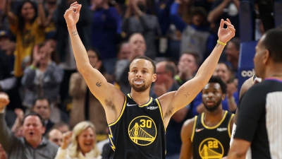 Κάρι και Γιόκιτς «μονομάχησαν», αλλά οι Ουόριορς πήραν το εισιτήριο για τα ημιτελικά! (video)