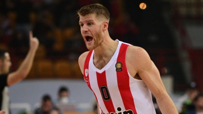 Ολυμπιακός-Παναθηναϊκός 68-66: Ένατη σερί νίκη και «κλείδωμα» του πλεονεκτήματος στα πλέι-οφ (video)