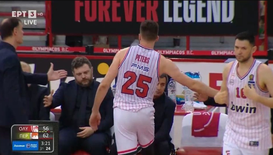 Δεν έδωσε το χέρι του στον Μπαρτζώκα ο Πίτερς (video)