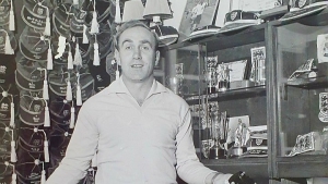 Μπίλι Ράιτ: Η «σημαία» της Γουλβς που έδωσε μία διαφορετική σημασία στον αριθμό… 100!