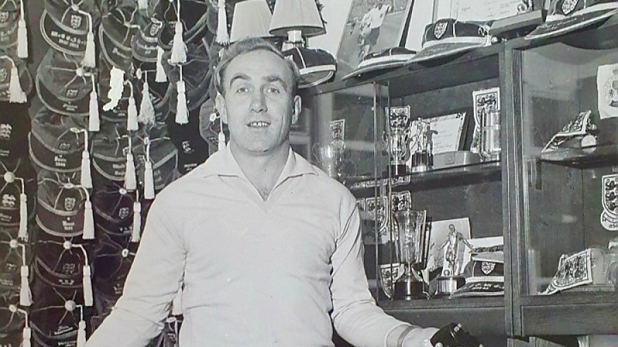 Μπίλι Ράιτ: Η «σημαία» της Γουλβς που έδωσε μία διαφορετική σημασία στον αριθμό… 100!