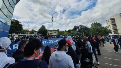 Χαμός στο Παρίσι για την άφιξη του Μέσι! (video)