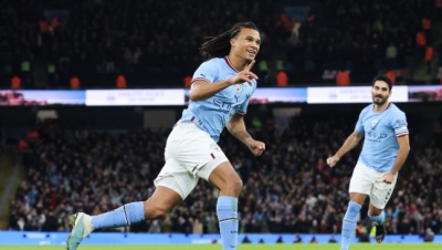 Μάντσεστερ Σίτι: Ανανεώνει ο Άκε με συμβόλαιο τετραετίας