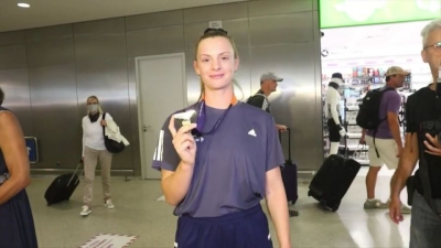 Η άφιξη της Τζένγκο στην Ελλάδα, μετά το «χρυσό» στο Ευρωπαϊκό Πρωτάθλημα Στίβου (video)