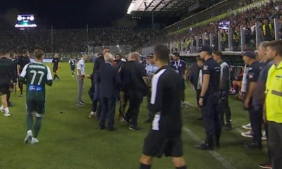 Καραπαπάς και Τζαβέλλας κλήθηκαν σε ακρόαση από τη ΔΕΑΒ για το επεισόδιο στο ντέρμπι της «Λεωφόρου»!