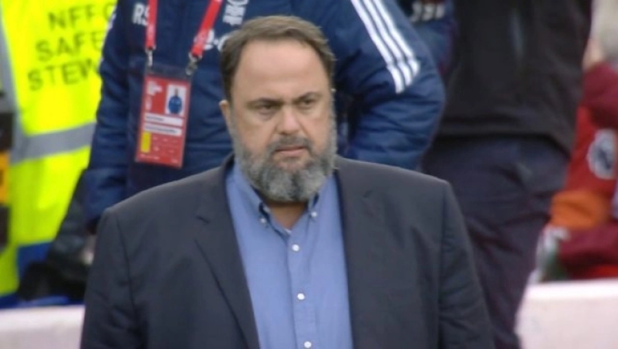 Έξαλλος ο Βαγγέλης Μαρινάκης: Μπήκε στον αγωνιστικό χώρο, μετά την ήττα της Νότιγχαμ από τη Λίβερπουλ!