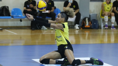 ΑΕΚ: Ενεπλάκη σε τροχαίο δυστύχημα η Τερέλ - Άνδρας αυτοκτόνησε πέφτοντας πάνω στο αυτοκίνητό της!