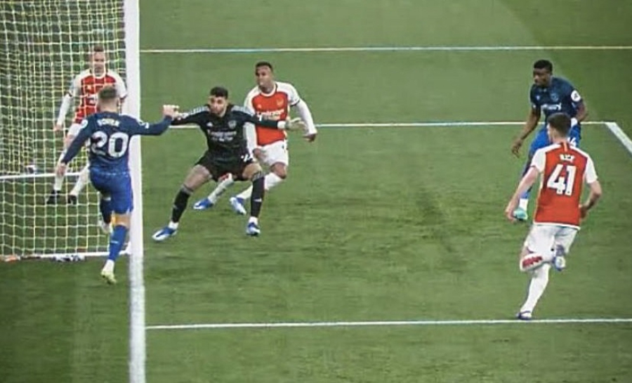 Μέτρησε το γκολ της Γουέστ Χαμ, ουδείς ξέρει αν η μπάλα βγήκε έξω ή όχι! (video)