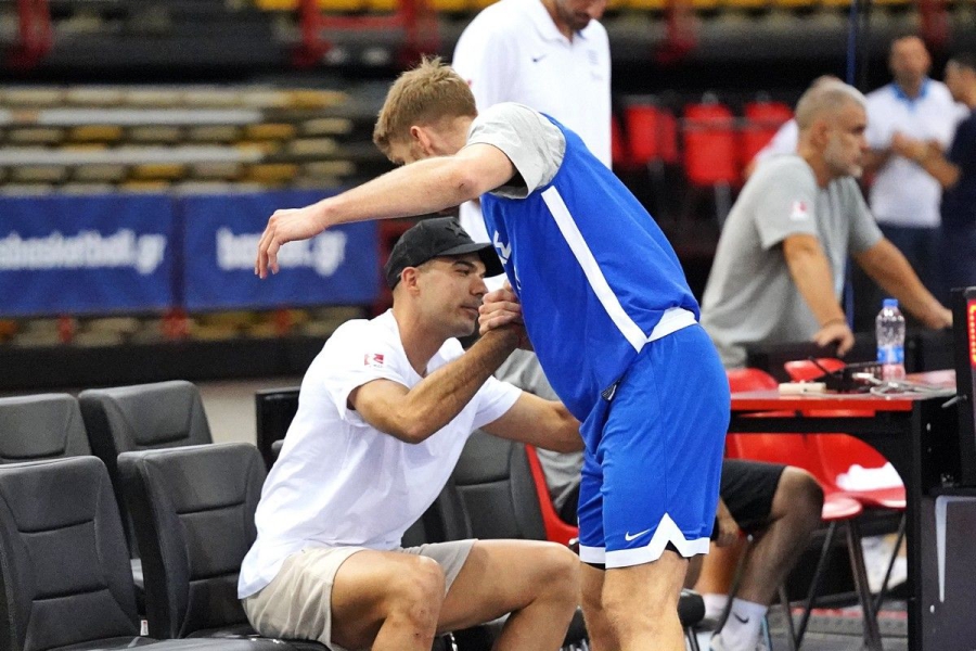 H χειραψία Σλούκα - Γουόκαπ στην προπόνηση της Εθνικής!  