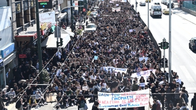 Όλη η Ελλάδα στους δρόμους για τα Τέμπη