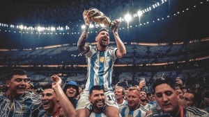 Νέος θρόνος αθανάτων: Η Άγια Νύχτα που το «αλμπισελέστε» τανγκό εξαπλώθηκε στη Γη! (video)