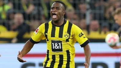 Γιουσουφά Μουκοκό: Νεαρότερος σκόρερ στην Bundesliga, νεαρότερος και στα «Klassiker»! (video)