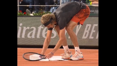 Roland Garros: Ο Ζβέρεφ σταμάτησε το ματς για να σώσει μια… πεταλούδα! (video)