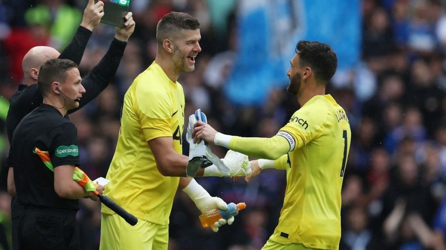 Αντόνιο Κόντε, δεν ήξερες την παράδοση; Βασικός ο Φόρστερ στη Boxing Day = Δέχεται γκολ η ομάδα του!