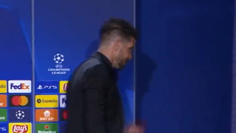 Έφυγε από τη συνέντευξη Τύπου ο Σιμεόνε: «Δεν είμαστε και τόσο ανόητοι» (video)