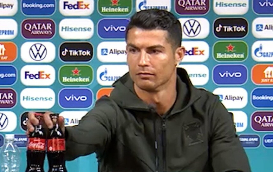 Αν δεν αρέσει στον Ρονάλντο ή στον Πογκμπά ο χορηγός, τότε ας παίζουν δωρεάν χωρίς συμβόλαια και ατζέντηδες!