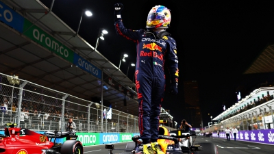 Formula 1: Εκπληκτική pole position από τον Πέρες στις επεισοδιακές κατατακτήριες δοκιμές της Τζέντα – Τρομακτικό ατύχημα για τον Μικ Σουμάχερ