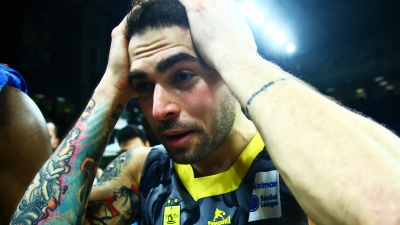 Βασίλης Τολιόπουλος: Ο «αυτοκράτορας» με καρδιά… πολεμιστή, που έχει πάρει τον Άρη από το χέρι! (video)